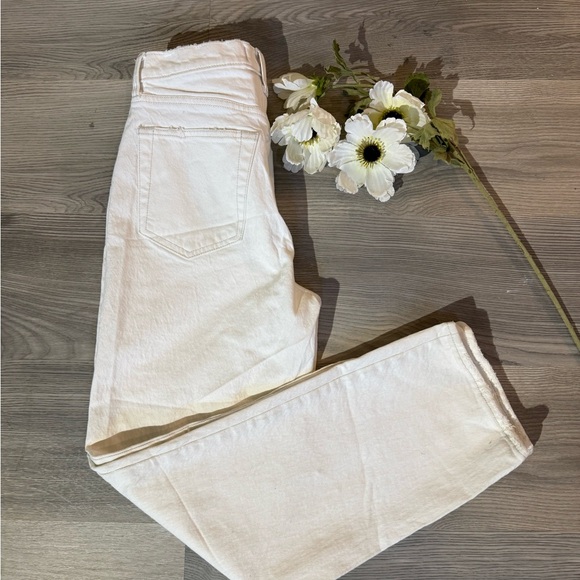 Abercrombie & Fitch The 90’s Straight Ultra High Rise White Jeans - Picture 11 of 11